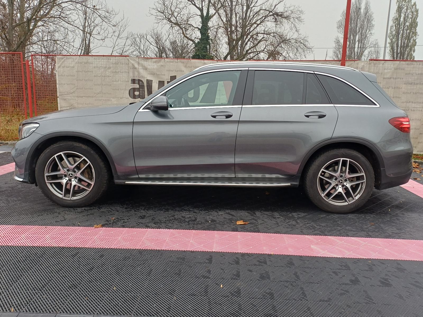 Mercedes-Benz GLC 220 d 4MATIC AMG *Koža,Panorama,Navi,Led,Alu"19*