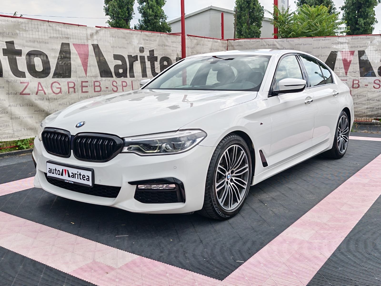 Bmw serija 5 520d M-Paket, Led, Navigacija, Alcantara, 19”,
