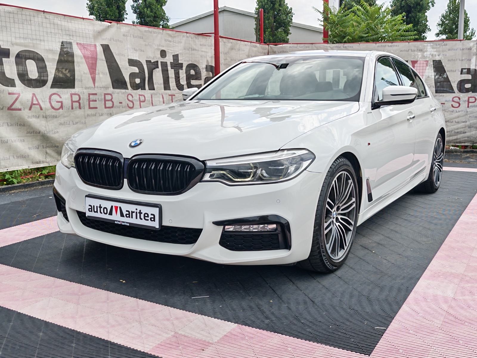 Bmw serija 5 520d M-Paket, Led, Navigacija, Alcantara, 19”,