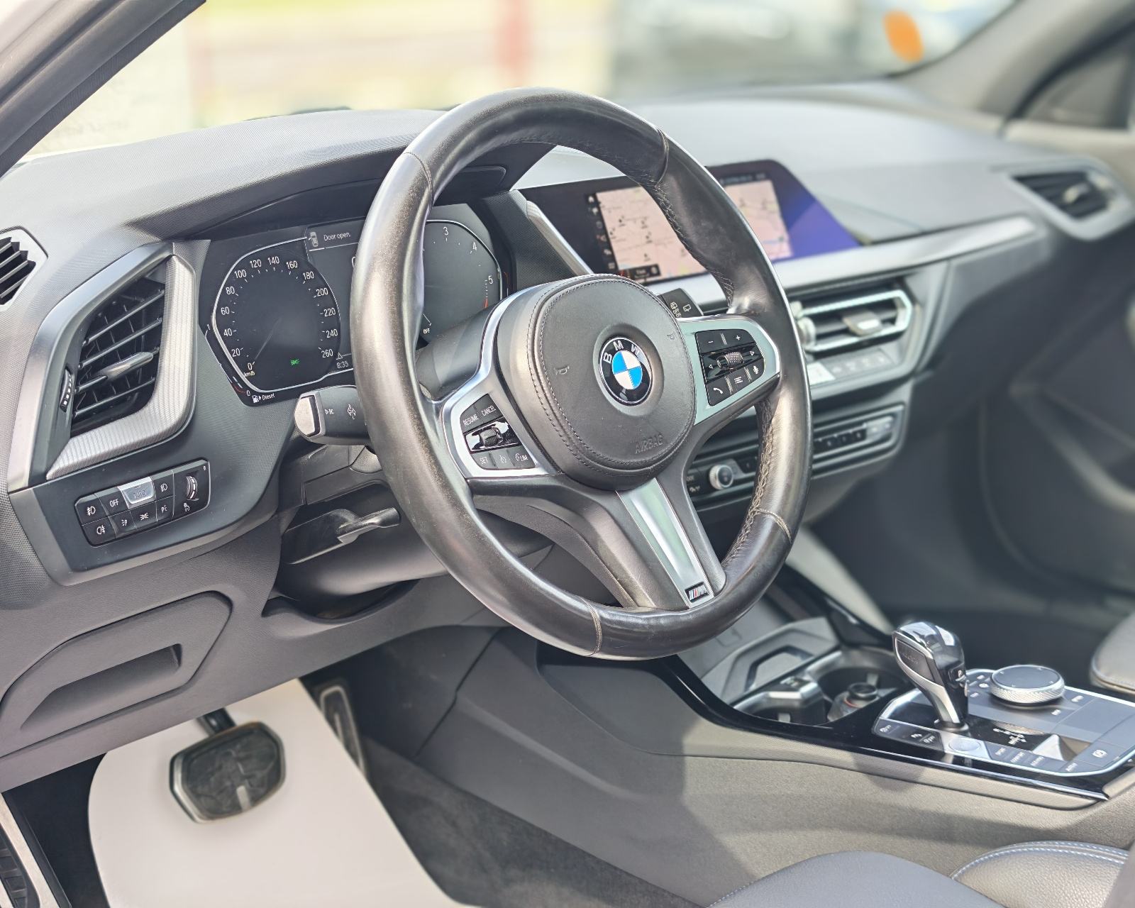 BMW serija 1 118d*M SPORT* Koža,Navi,Panorama,Led,Alu"18*Garancija*