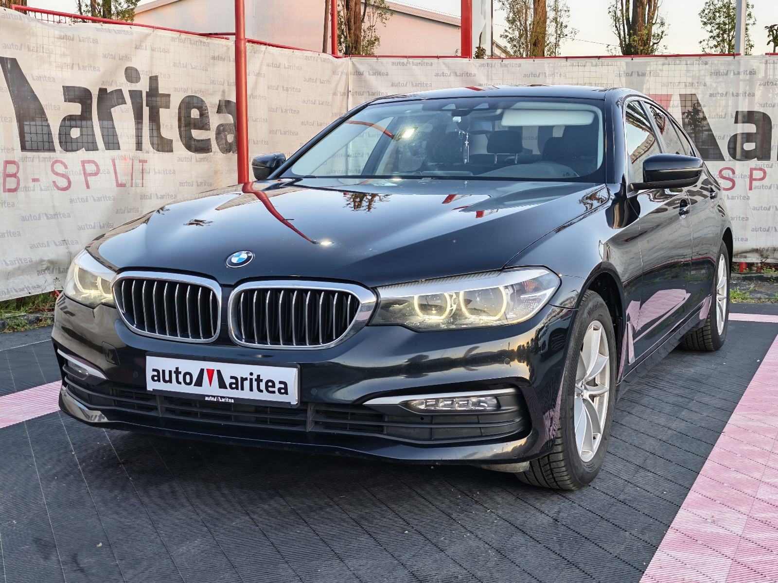 BMW serija 5 520d*Business line*Led*navi*Alu*Garancija