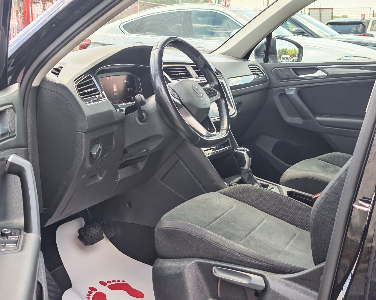 VW Tiguan 2,0 TDI* R -LINE* Dsg, Led, Kamera, Koža, Alu"18*Garancija*