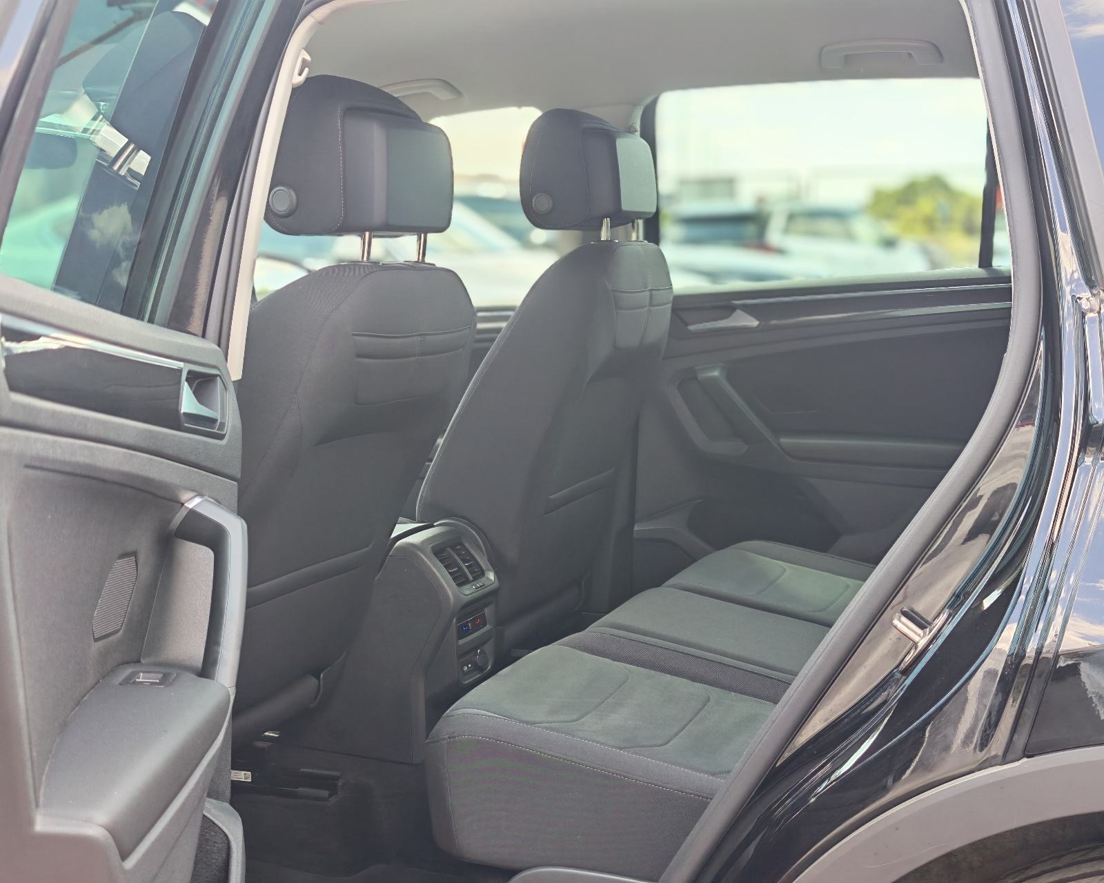 VW Tiguan 2,0 TDI* R -LINE* Dsg, Led, Kamera, Koža, Alu"18*Garancija*