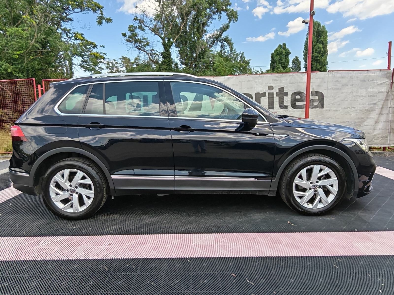VW Tiguan 2,0 TDI* R -LINE* Dsg, Led, Kamera, Koža, Alu"18*Garancija*