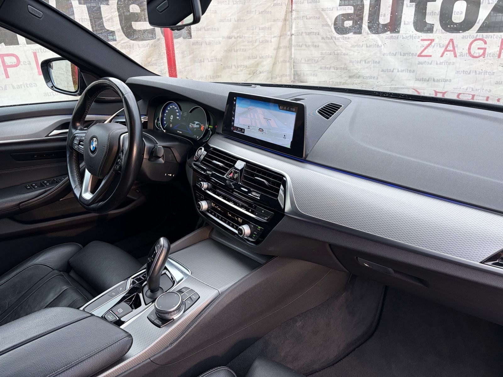 BMW serija 5 530d xDrive M-Paket•Digitalni sat•360kam•ACC•19"