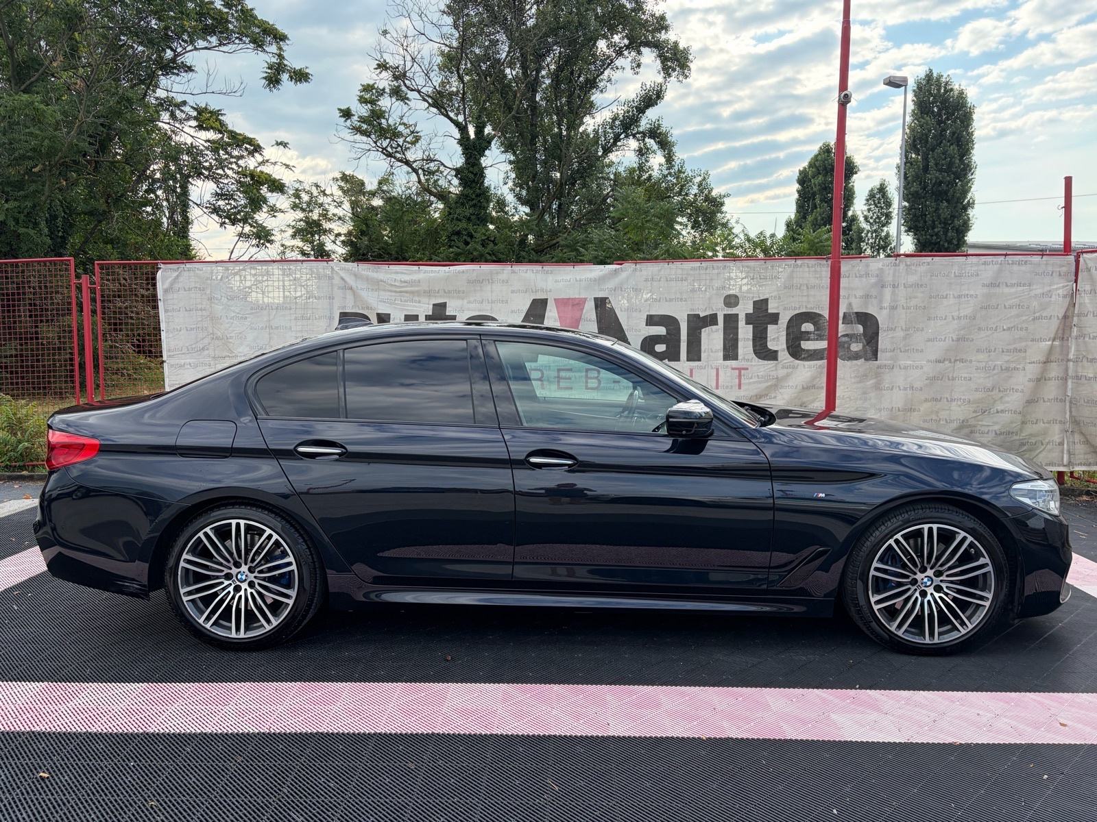 BMW serija 5 530d xDrive M-Paket•Digitalni sat•360kam•ACC•19"