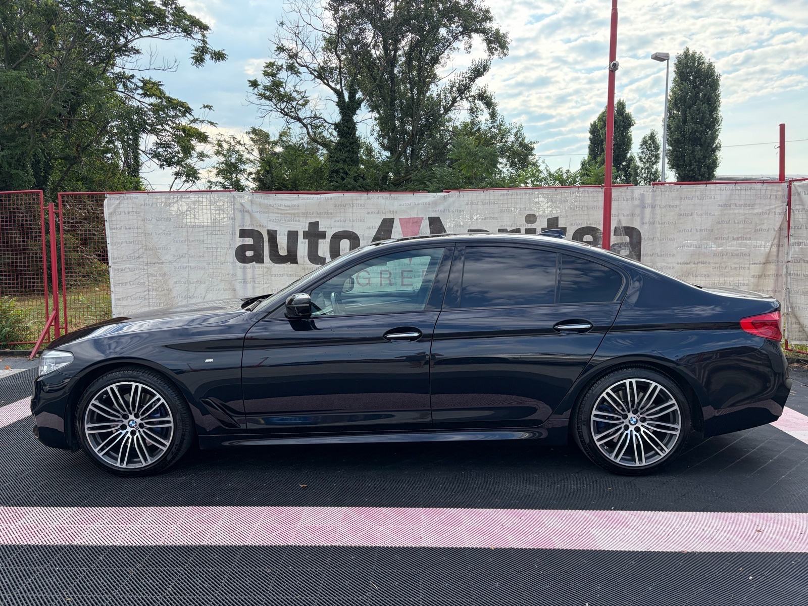 BMW serija 5 530d xDrive M-Paket•Digitalni sat•360kam•ACC•19"