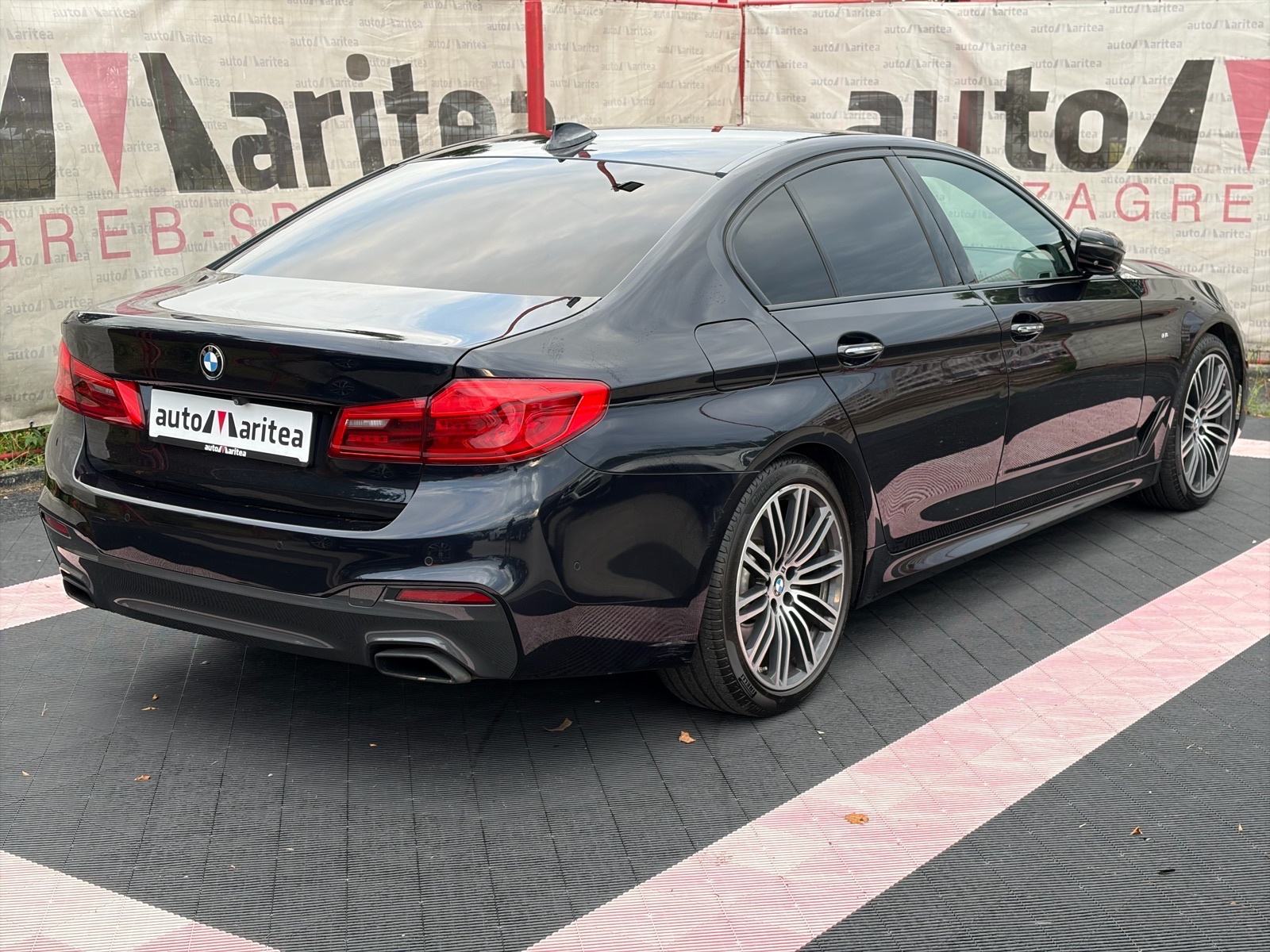 BMW serija 5 530d xDrive M-Paket•Digitalni sat•360kam•ACC•19"