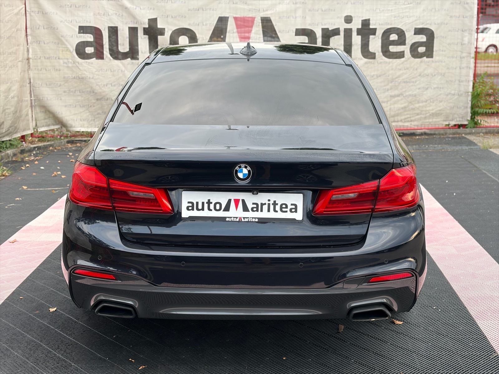 BMW serija 5 530d xDrive M-Paket•Digitalni sat•360kam•ACC•19"