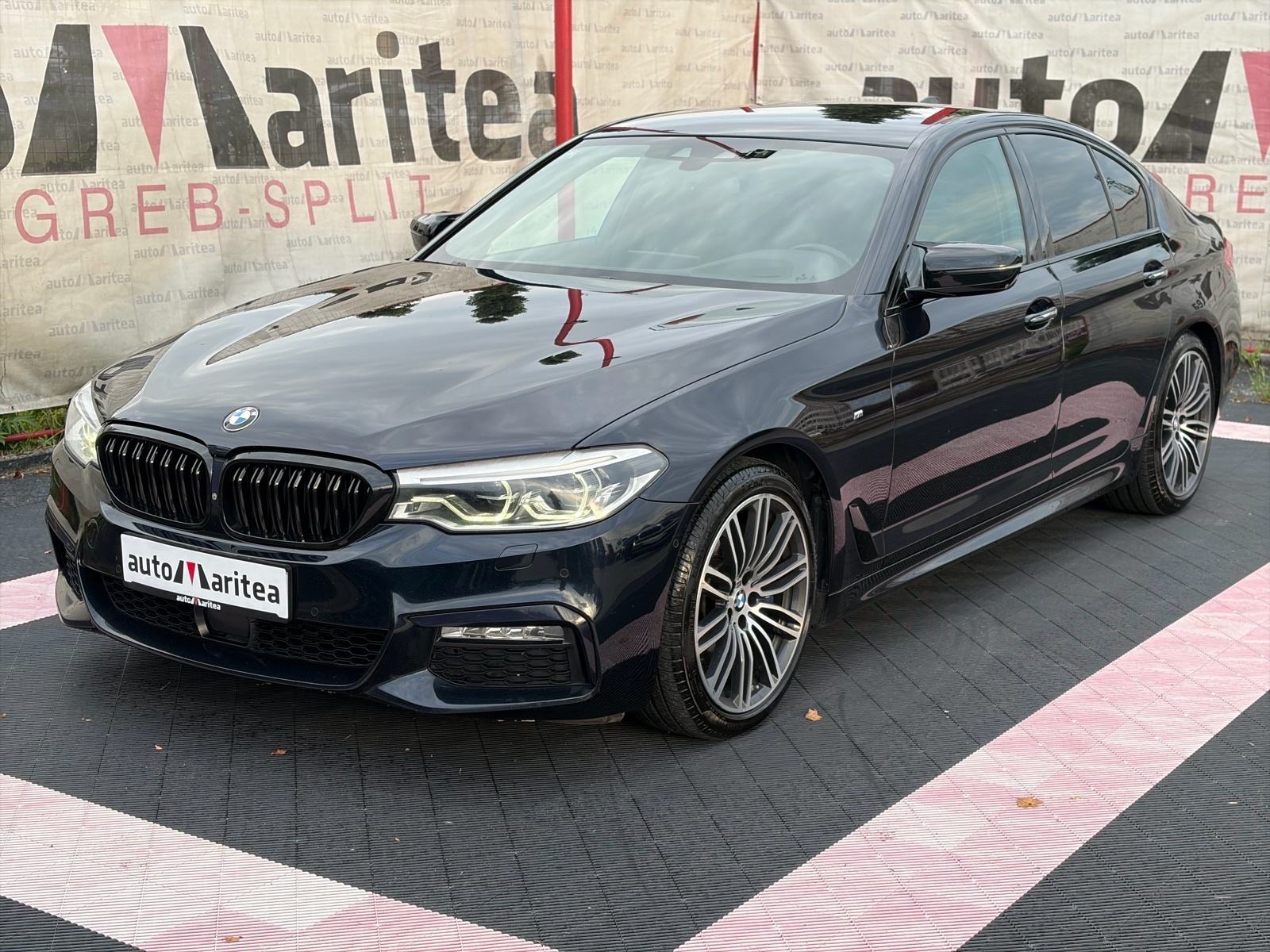 BMW serija 5 530d xDrive M-Paket•Digitalni sat•360kam•ACC•19"