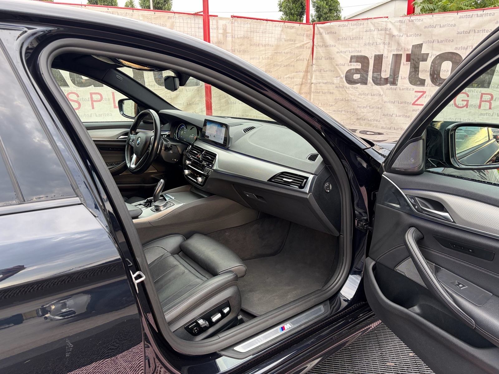 BMW serija 5 530d xDrive M-Paket•Digitalni sat•360kam•ACC•19"