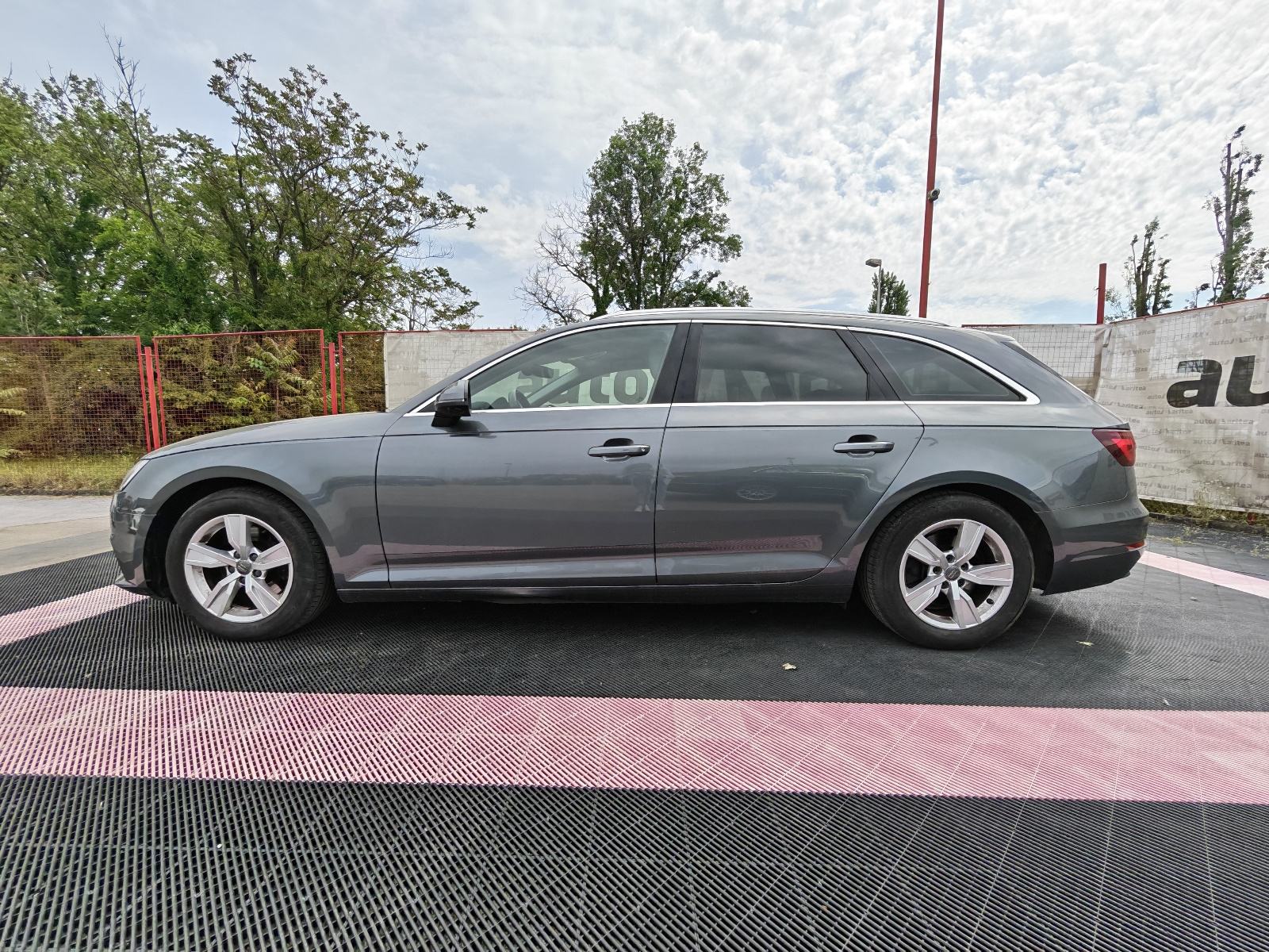 Audi A4 Avant 2,0 TDI DSG*Navi,Senzori,Koža*Reg 03/27*