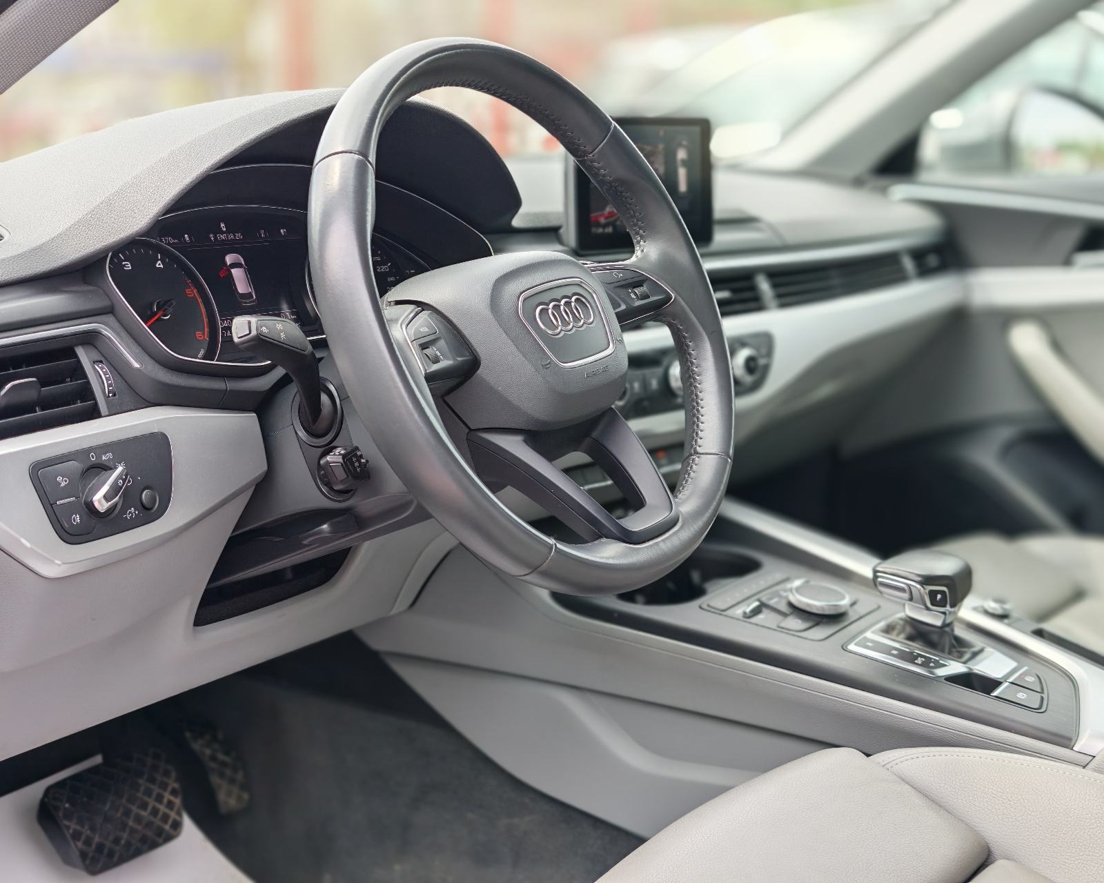 Audi A4 Avant 2,0 TDI DSG*Navi,Senzori,Koža*Reg 03/27*