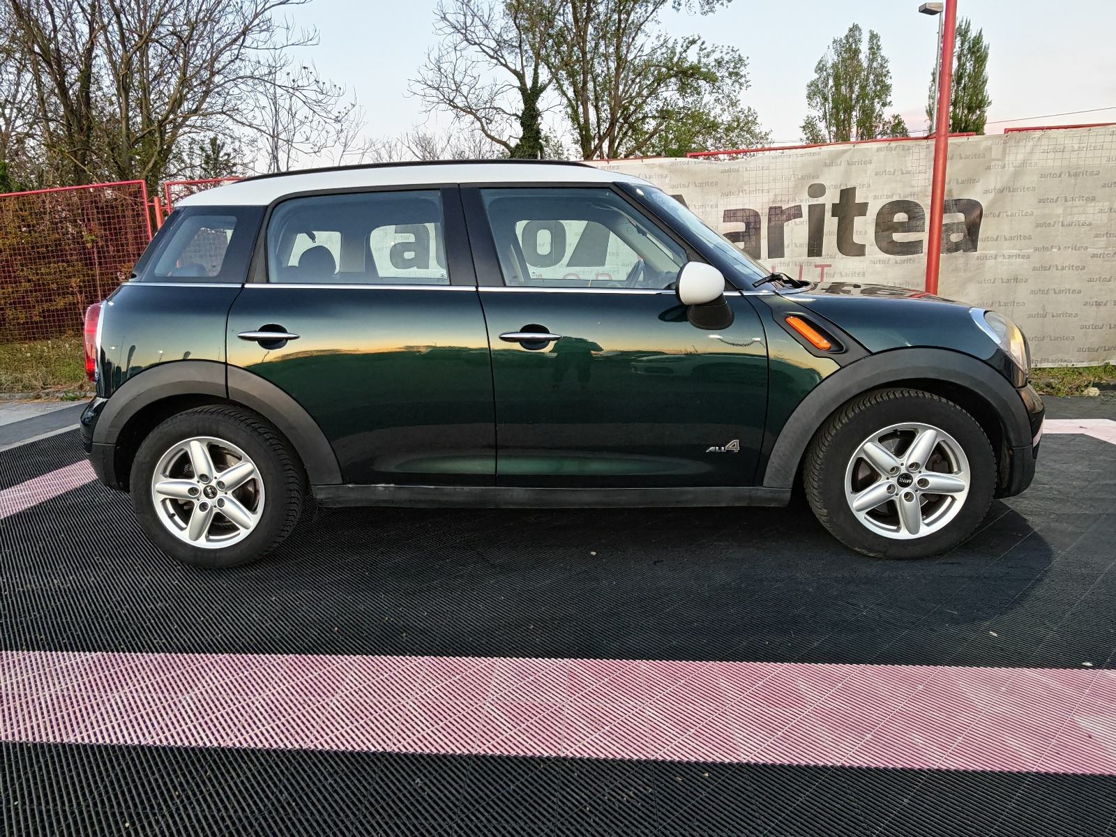 MINI Countryman 1.6D*4x4*led*Navi*top stanje.