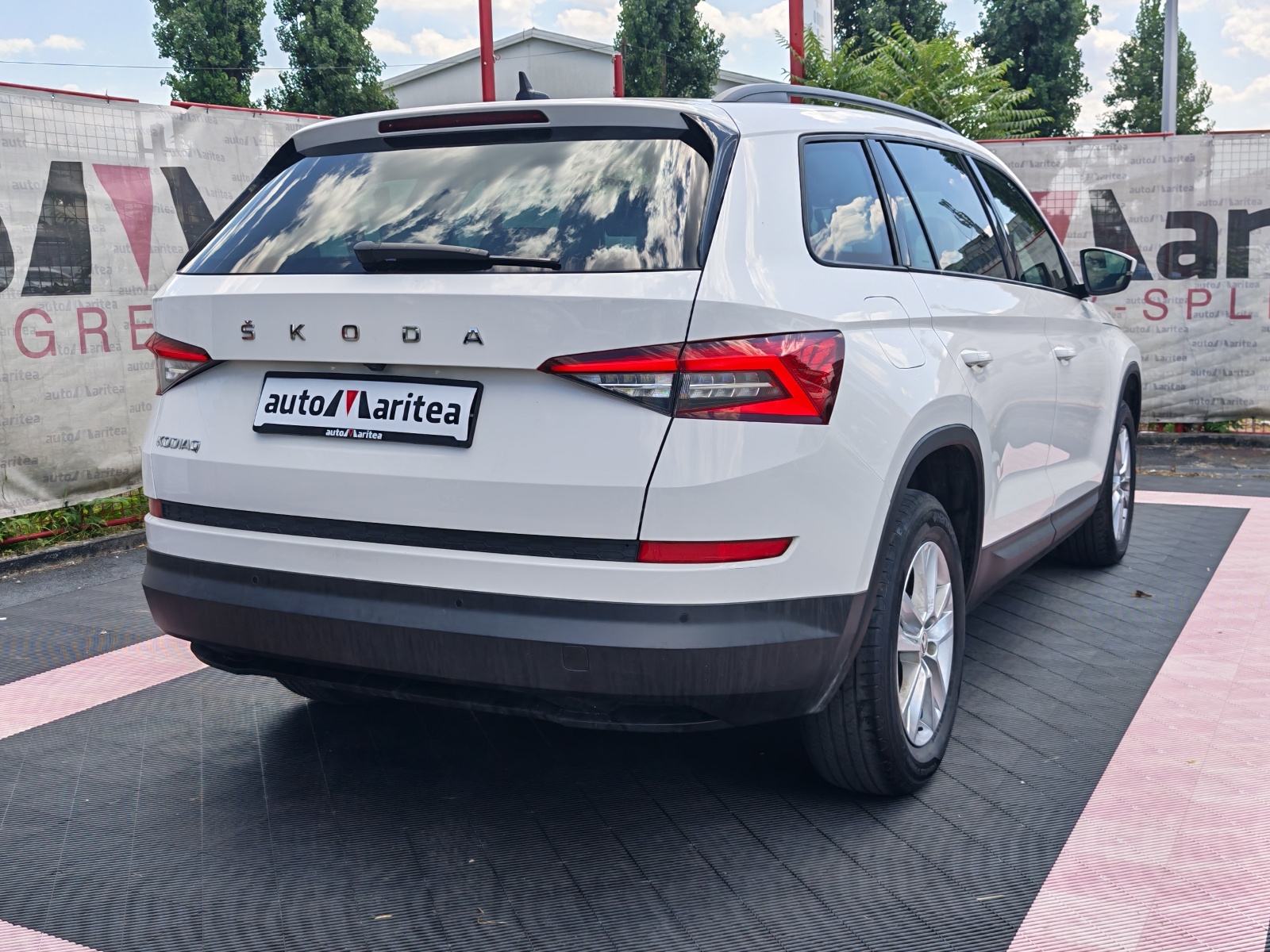 Škoda Kodiaq 2,0 TDI*7 SJEDALA* Dsg, Kamera, Navi,Alu 17"*Garancija*