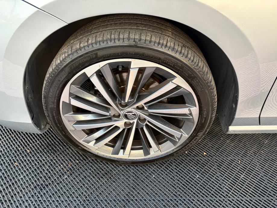 Škoda Superb 2.0 TDI L&K, Crystal, Keyless, Head UP, ACC, 360 kam, 19"