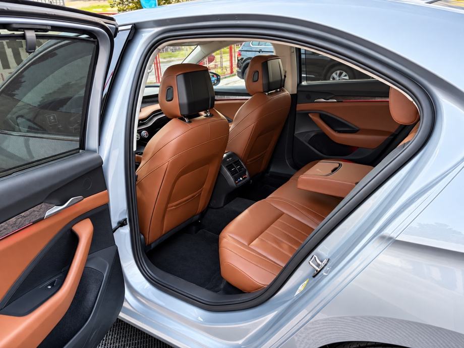 Škoda Superb 2.0 TDI L&K, Crystal, Keyless, Head UP, ACC, 360 kam, 19"